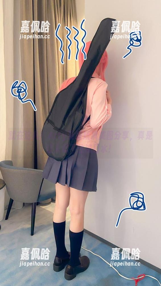 就在这儿！Arty亚缇短裤美图分享，真是让人忍不住流口水！