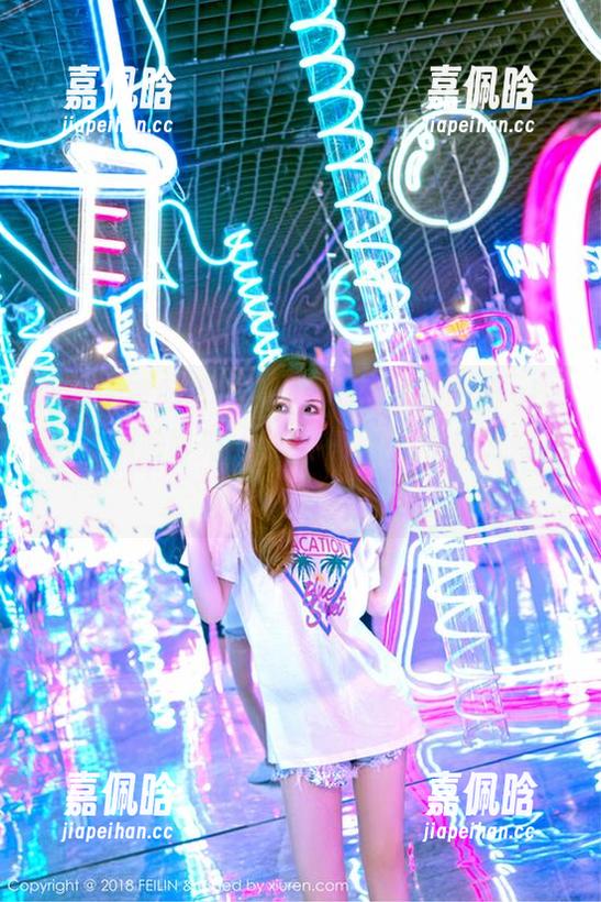 Feilin嗲囡囡 - 免费图集！欣欣Rubybaby的厨娘时光，光影交错中这眉眼太好看了，哈哈。