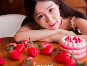GIRLT果团网 – 透过图片，揭开little贝壳喵在教室里的趣味秘密！