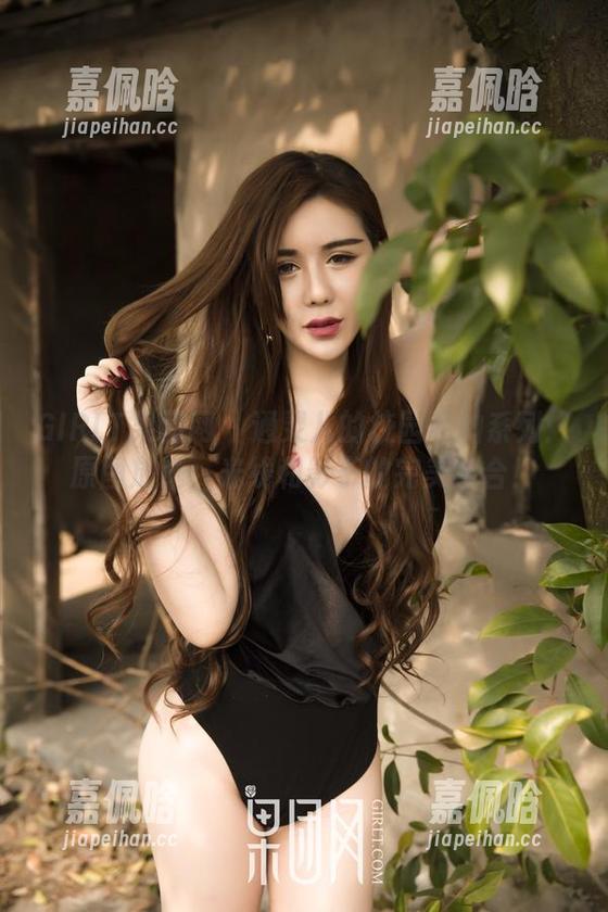 GIRLT果团网-通灵儿 GIRLT果团网 - 通灵儿的校园私拍系列:原图放送,光线和影子的完美结合!