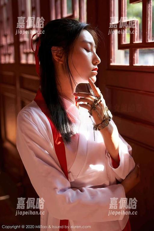 MiiTao蜜桃社-E杯奶茶 MiiTao蜜桃社 - E杯奶茶与兔女郎的奇妙图集,精选那些梦幻瞬间