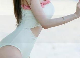 UGirls尤果网 – 游子熙黑色写真，全新图包上线——这暗色调真能撩心啊