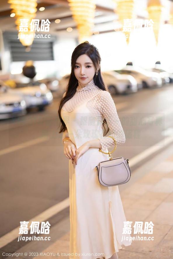 XIAOYU语画界 - 跟随林乐一的甜心写真，踏上了一朵玫瑰花瓣的旅程