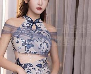 Xiuren秀人网 – 乔一一的全套圣诞图包：谁说只能过节，拍得比圣诞树还闪亮！