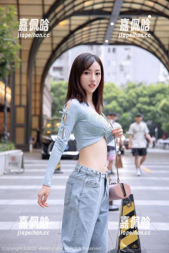Xiuren秀人网-小海臀Rena Xiuren秀人网 - 小海臀Rena发光了!在这张原图中,美足真的抢了风头!