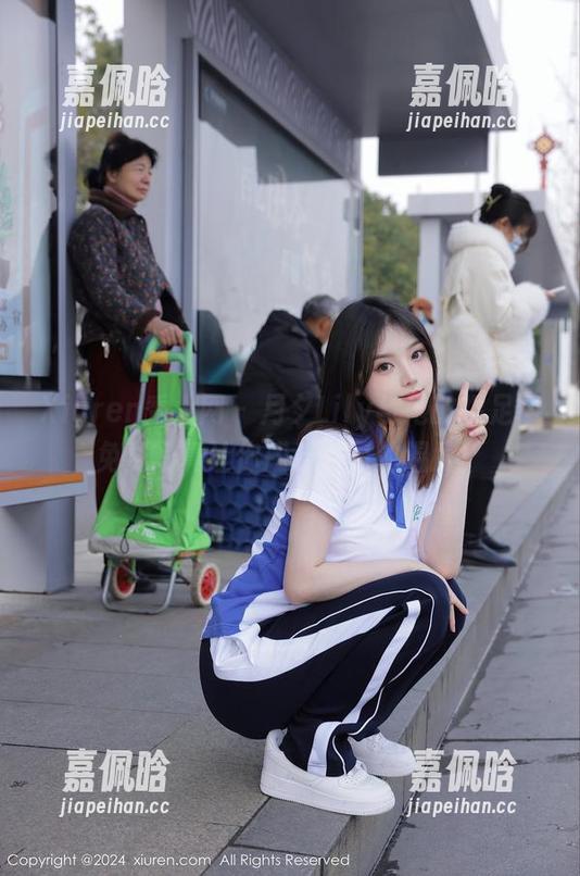 Xiuren秀人网 - 月夕Lily与她的裸足，免费写真让你感受夏日的温度！