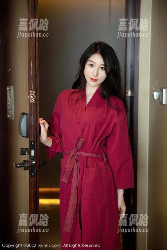 Xiuren秀人网 - 在天台上看楚恬Olivia，谁说云彩不能当靠枕？资源共享！