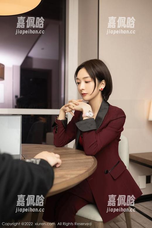 Xiuren秀人网-燕甘甘 Xiuren秀人网 - 红裙不只是一件衣服,燕甘甘无圣光套图让你看见别样风情!
