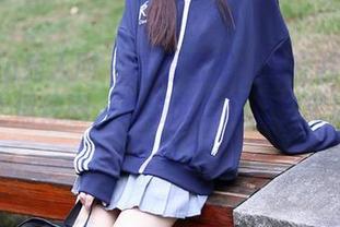 Xiuren秀人网 – 高清图册：当程程程的女友遇上偶像剧，难道我也要打个电话求个签名？