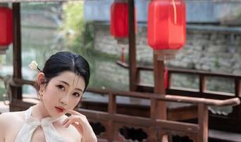 Xiuren秀人网 – 不同凡响，萝莉悠悠酱的定制美腿写真，来看看吧！