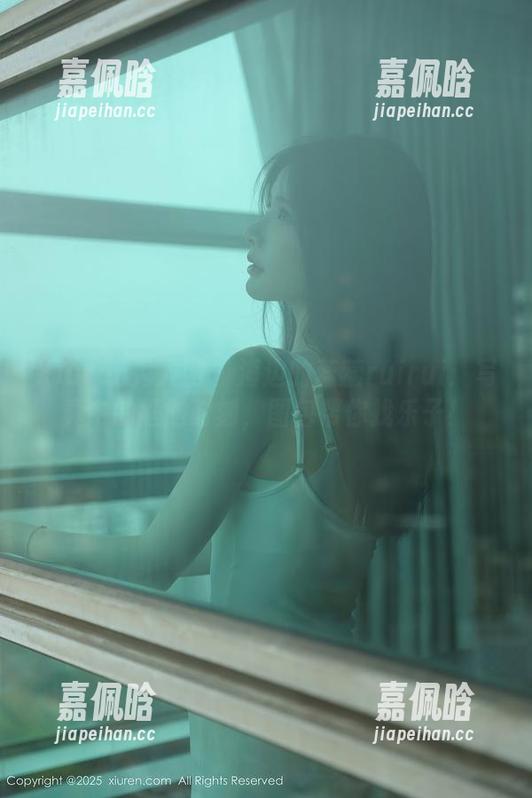 Xiuren秀人网 - 海边的蕊蕊ruirui：写真中的尴尬时刻，图包帮你找乐子！