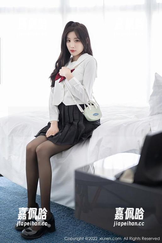 Xiuren秀人网-鱼子酱fish Xiuren秀人网 - 鱼子酱fish的私拍:黑色绸缎与不羁灵魂的碰撞