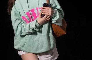 Xiuren秀人网 – 当龙女宝宝遇上白衬衫：作品的背后是啥？