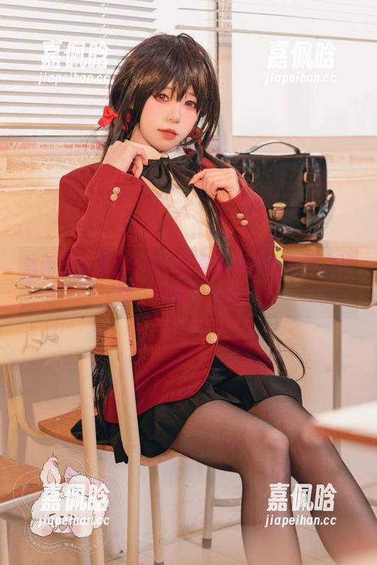 最新写真集：Yiko湿润兔如何在白裙中诠释“乖巧”一词！
