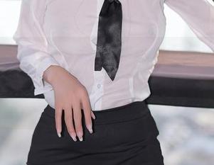 YouMi尤蜜荟 – 跟着Cris_卓娅祺的瑜伽套图练习，下载不后悔，身心一起飞起来！
