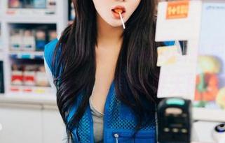 原图与壁纸双重享受，yeeun孙乐乐的体操服竟然能让人联想到夏天的清风。