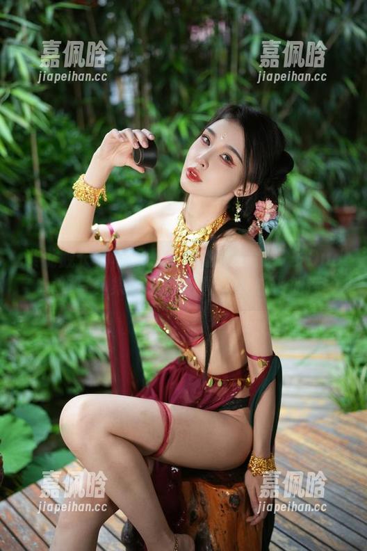 谁说舰长福利只是一种想象？余多多Dudu的写真集，下载后真让人心跳加速
