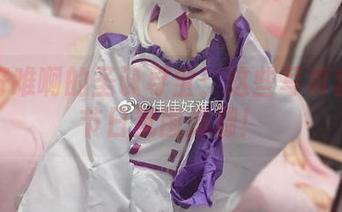 佳佳好难啊的圣诞寻宝：这些写真套图让节日氛围爆棚！
