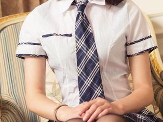 头条女神 – 灰丝私房里的李由美，透出一丝小心机
