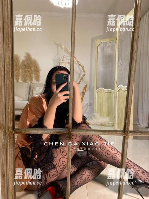 微密圈 - 别再告诉我蕾丝不过就是花花肠子，宸大小姐的写真简直撩人！