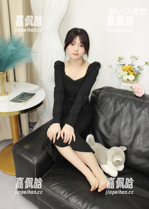 小众视觉-婷婷 小众视觉 - 红裙小妖精婷婷:抓住夏天的尾巴,免费图包让你爱得猝不及防!