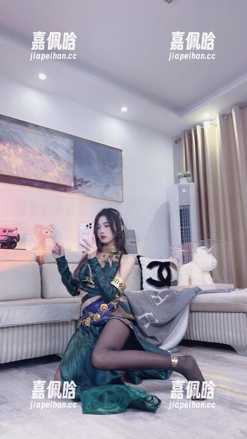 分享小小奶瓶儿的美足：看看这细腻的诱惑！