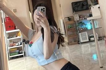 微密圈 – 美图集！小玉吃果冻与牛奶肌肤的约会，谁能拒绝？