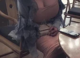 微密圈 – 最新写真，小芯酱黑丝搭配，自带吸引力！