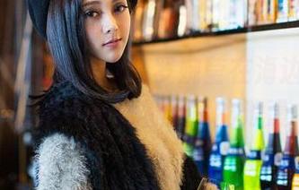推女神 – 高清呈现：罗婉莹在海边，图册仿佛在诉说着无尽的浪漫