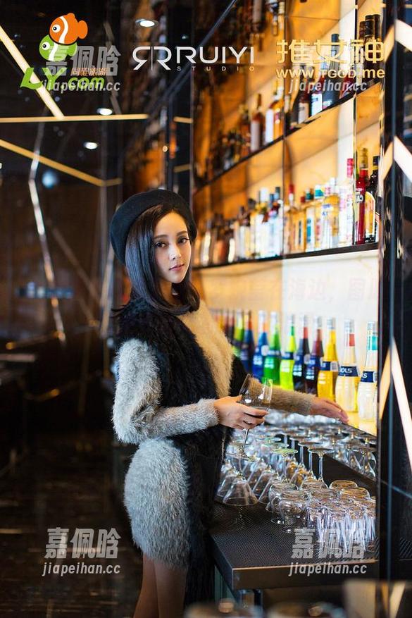 推女神 - 高清呈现：罗婉莹在海边，图册仿佛在诉说着无尽的浪漫