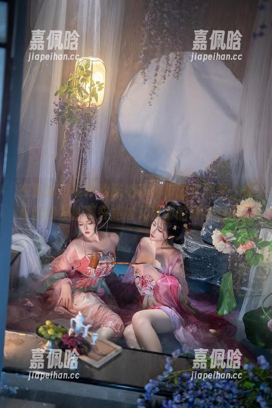 在星澜想来杯珍珠奶茶的校服图册里，免费陪你发掘那些尴尬又甜蜜的青春瞬间！