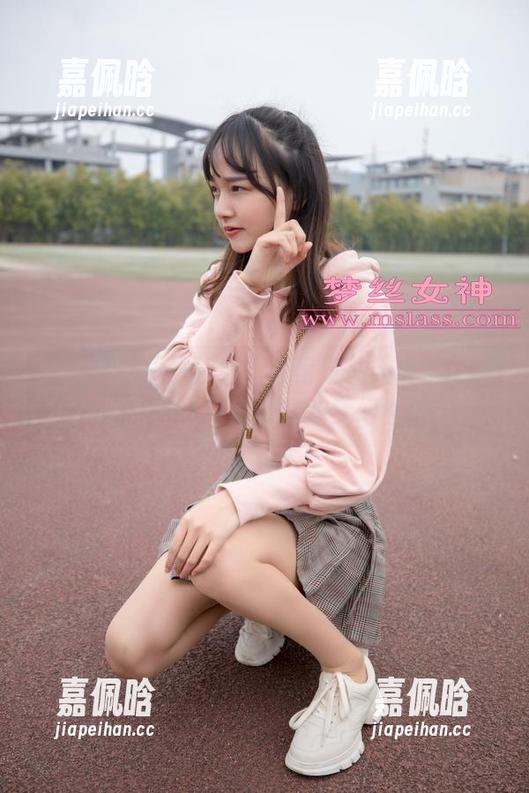 梦丝女神-莹仙女 梦丝女神 - 最新红裙惊艳过往:莹仙女的作品集,带你走进她的梦幻世界。