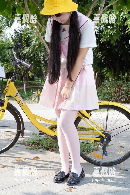 森萝财团 当红色校服遇上肉丝美脚:森萝财团的少女写真集原图,视觉超享受!