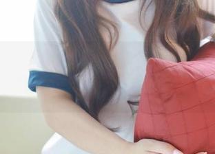 模范学院 – 制服下的婠婠么——原图展现的私密瞬间与图册的轻柔气息