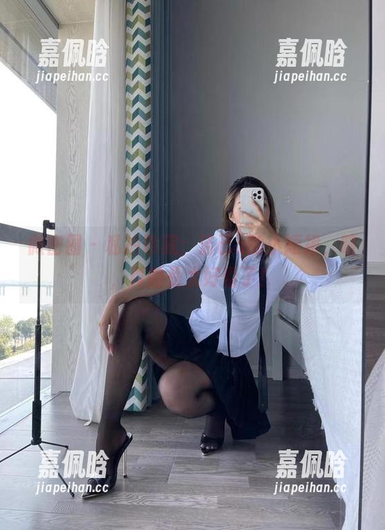 微密圈 - 私拍珍藏：洁己u的小短裙，咳，真的是太好看了！