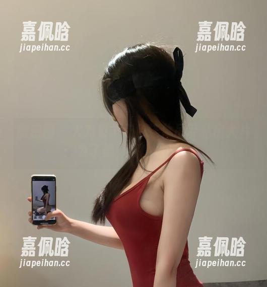 火龙果羊 微密圈 - 火龙果羊红色连体吊带私房大片:为了美,我也是拼了!