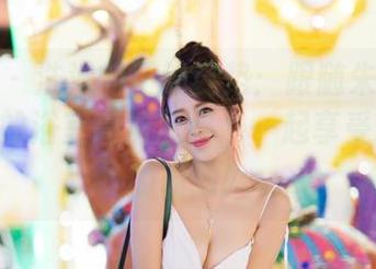 爱蜜社 – 洗澡的正确姿势：跟随朱可儿Flower的浴室高清原图，一起享受这场水的派对！