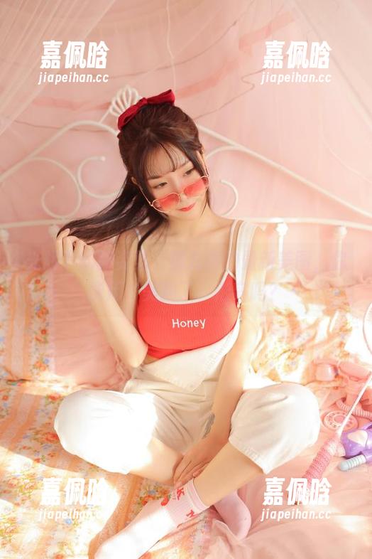 猫九酱 光辉下的新姿势,猫九酱的最新美图,你能用‘美翻了’形容吗?