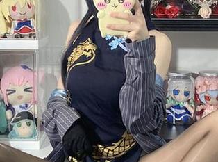 从学园偶像到时尚前沿？白栎Shirly的藤田琴音打歌服写真图册带你飞！