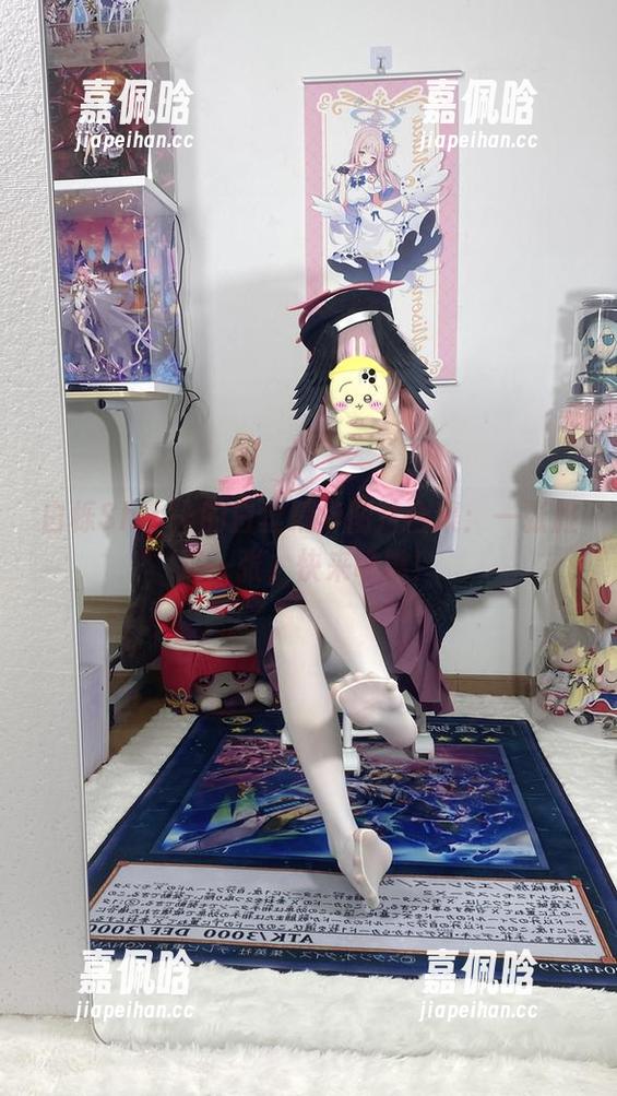 白栎Shirly的白丝精华图片合集：一张胜过一张，快来瞧瞧！