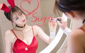 秀人网 – Erikaki带来的最新连体衣美图，太好看了，别人怎么穿都不多啊！