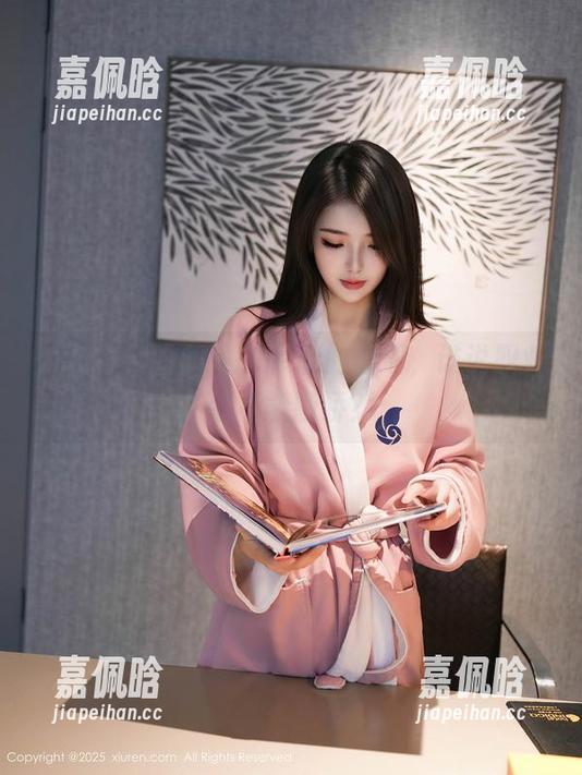 秀人网 - 看SOLO-尹菲的图册，谁说职业装不能撒娇？