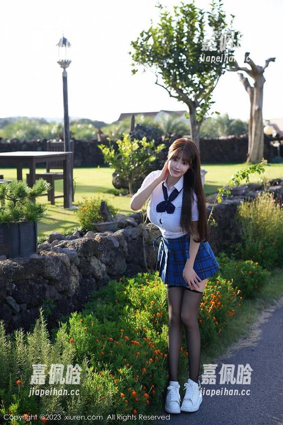 秀人网 - 你绝对想不到的安然anran，制服写真也能有惊喜！