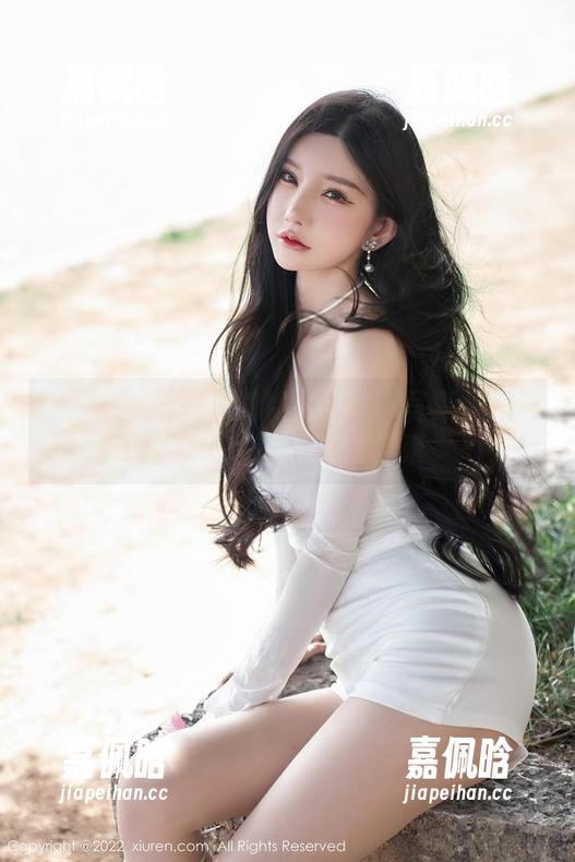 秀人网 - 小热巴的裸足玩味：写真图包带你见识别样的无拘无束