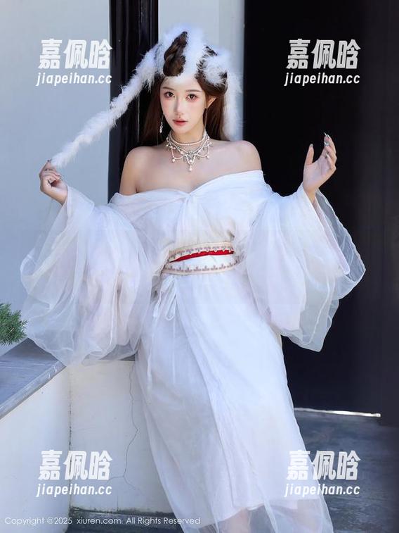 秀人网-易阳Silvia 秀人网 - 易阳Silvia私拍:豹纹资源也能让你超有范!