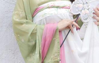 秀人网 – 白微Sera的办公室：一次私房美图的‘隐秘之旅’