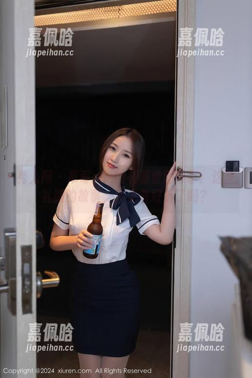秀人网 - 草莓mm的礼服套图分享：这些礼服的故事，你准备好听了吗？