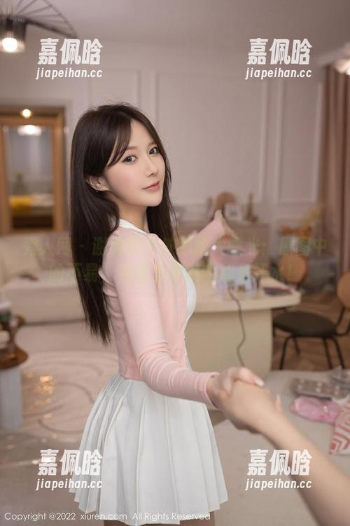 秀人网 - 谢晚晚户外心情大曝光：原图中的不易，资源里满满的都是汗水！