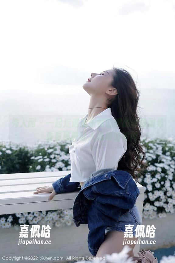 秀人网 - 一起走进黄乐然的朦胧丝袜图集，看看那些让人心动的瞬间