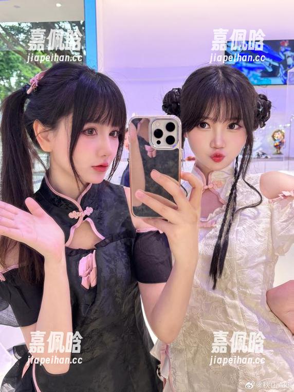 我以为秋山AkI的写真只是秋の恋，结果变成了cos的心动瞬间！